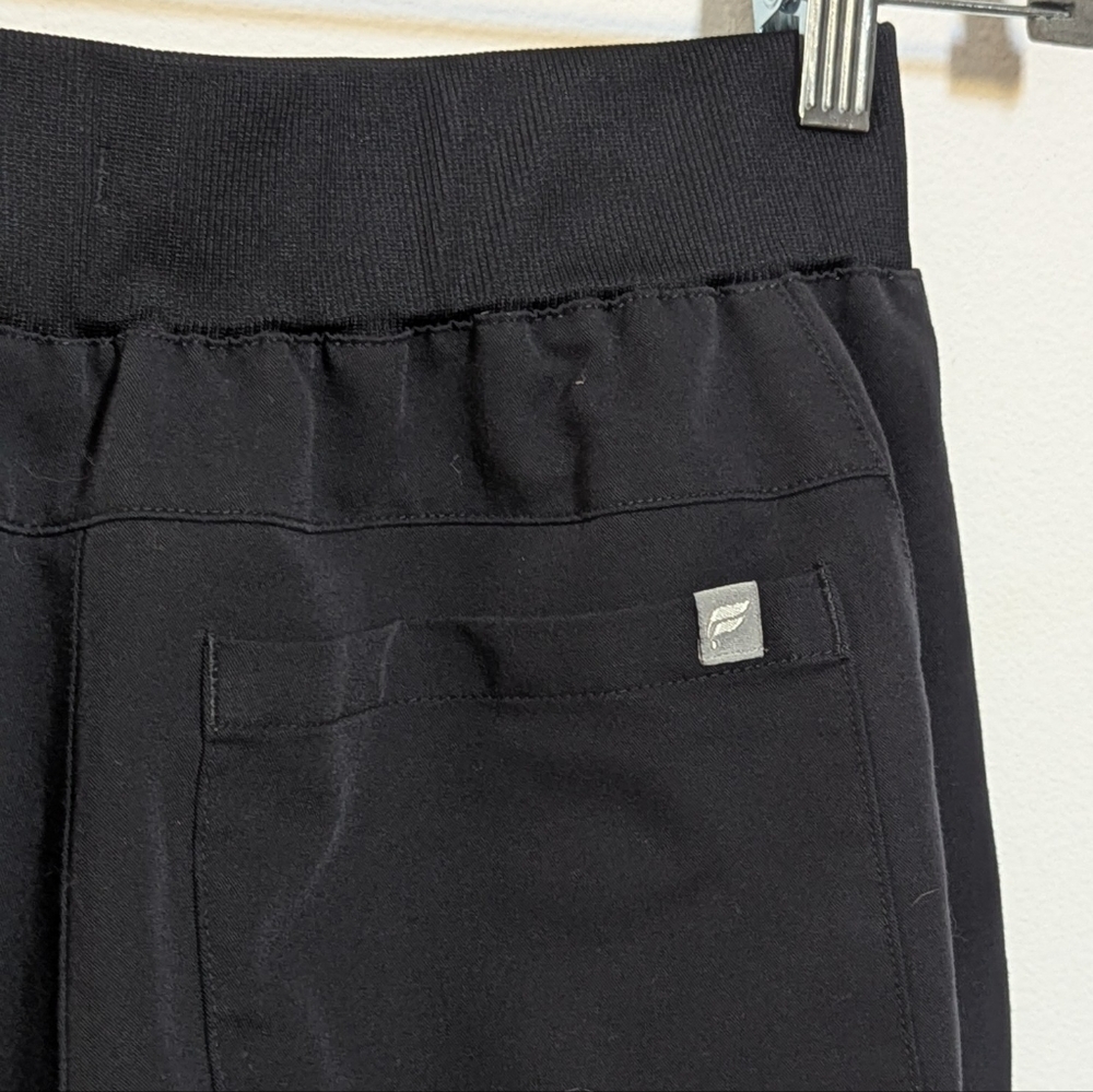 Fabletics Scrub Set | Small - Picture 13 of 16